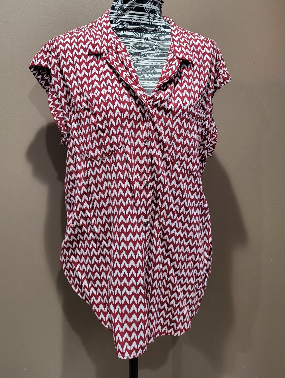 Jachs Girlfriend Red and White Chevron Cap-Sleeve Blouse